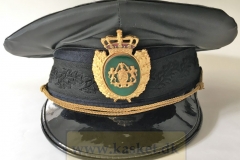 Politibetjent kasket med sort regnovertræk. Fabrikant Ukendt